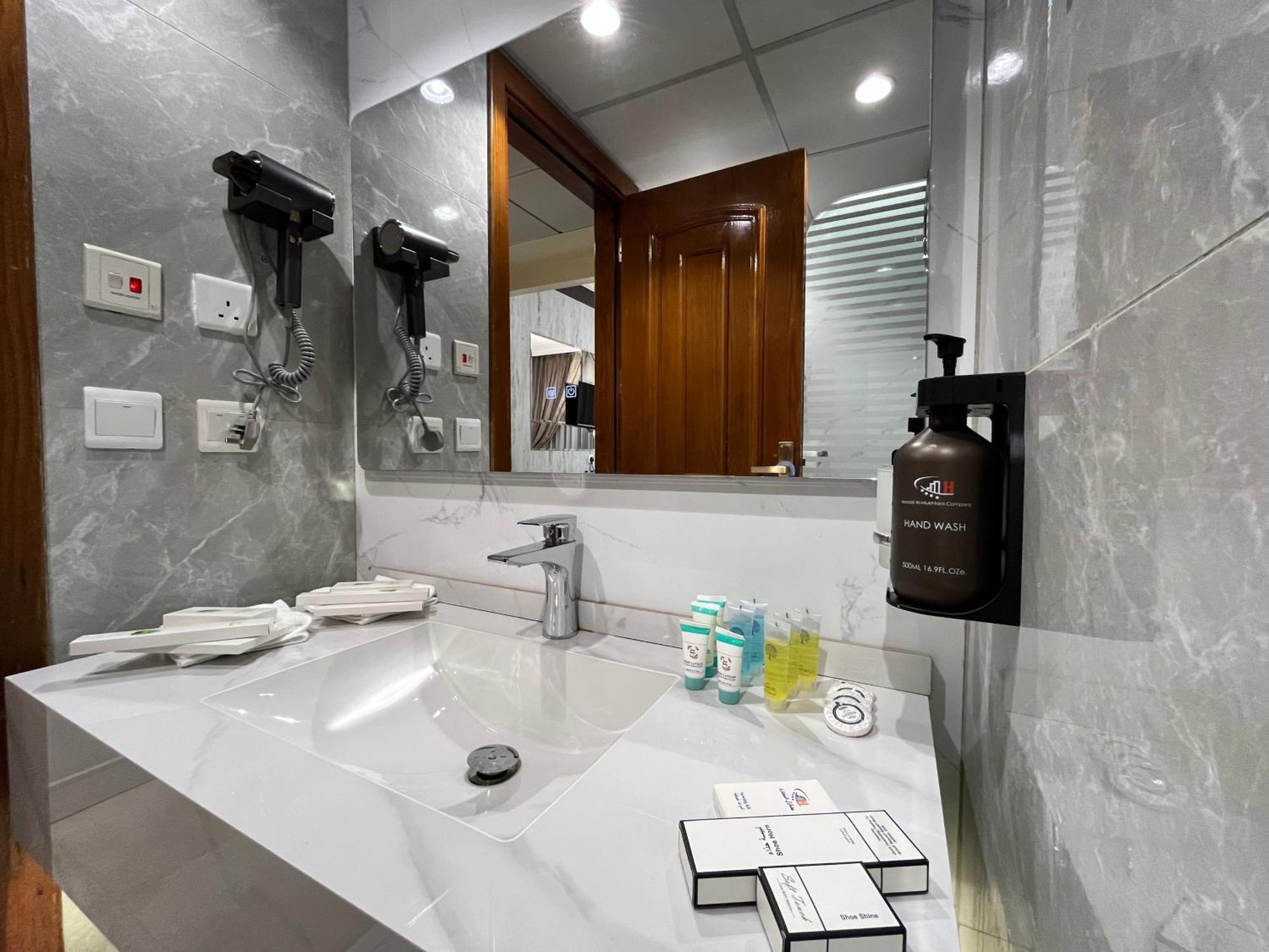 Zowar International Hotel Медина Экстерьер фото